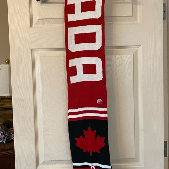 🤩💕🤩New and unworn HBC Olympic Canada Scarf 2018🤩💕🤩 - Picture 2 of 4